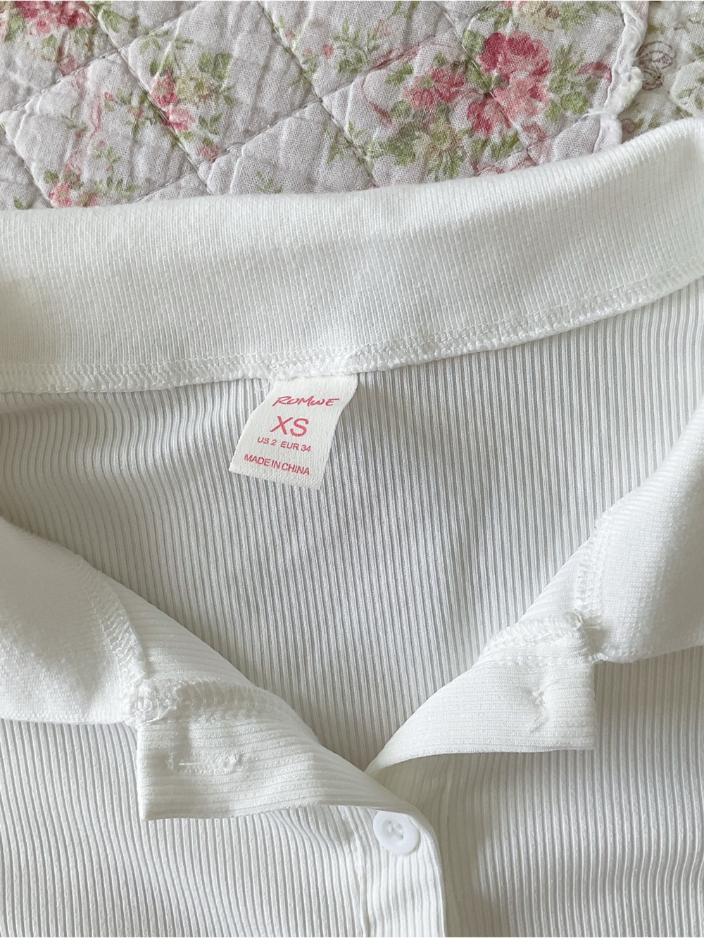 Women’s White Ribbed Button-Front Crop Top - Picture 4 of 4